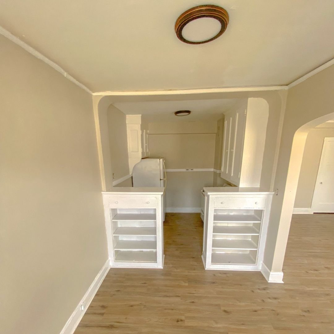 one bedroom-kitchen